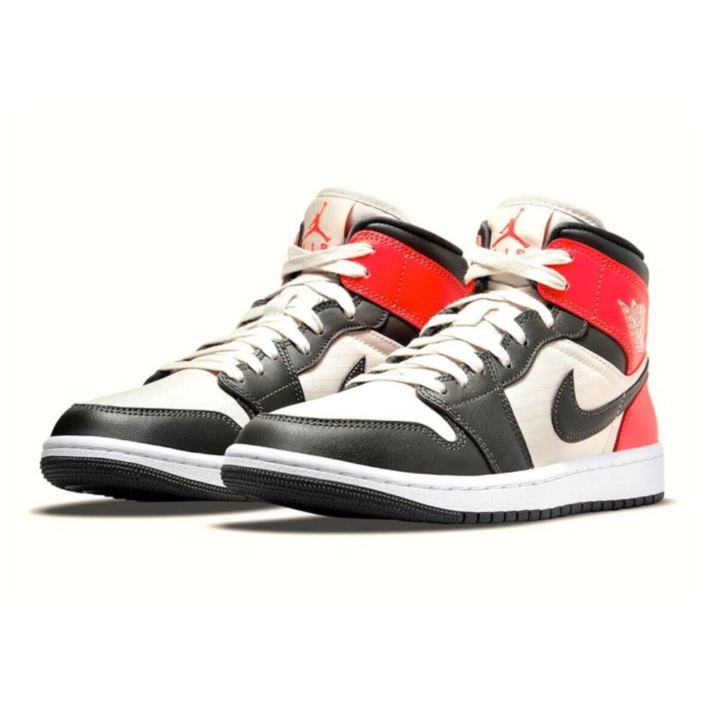 Air Jordan 1 Mid SE 'Newsprint' DQ6078-100 size 11.5 Women 10 Men